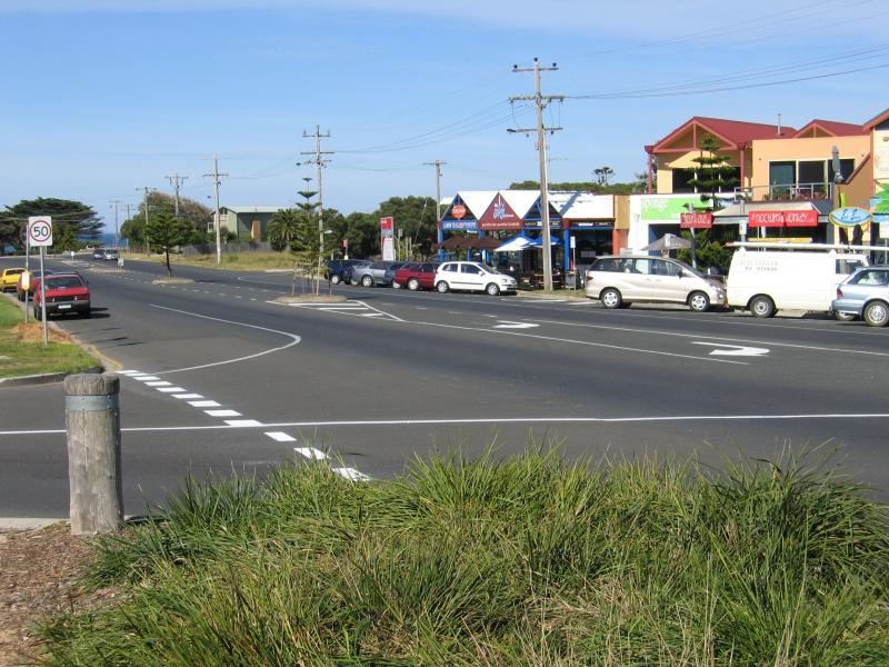 Torquay - Shops and commercial centre around Bell Street: View east along Bell St at Munday St