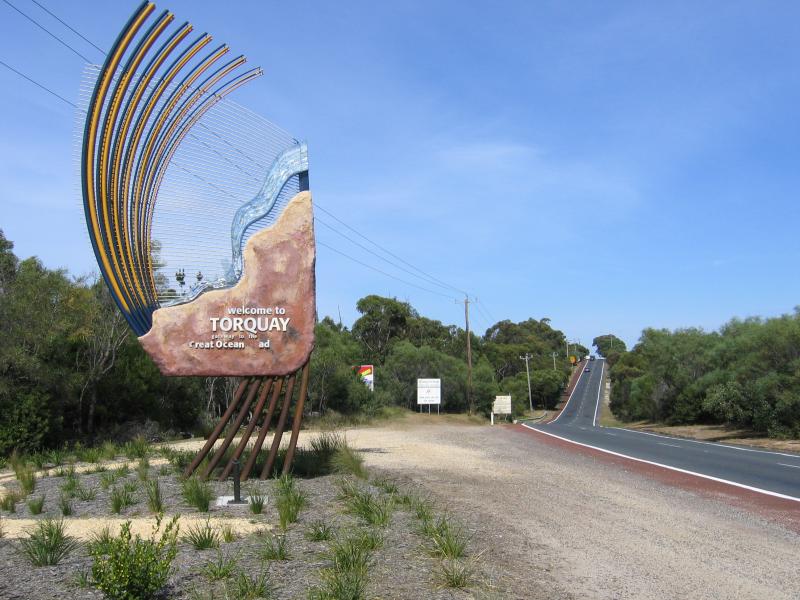 Torquay - Around Torquay - Welcome to Torquay sign, view south along Surf Coast Hwy, south of Coombes Rd