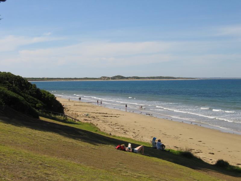Torquay - Front Beach: View north along coast near Anderson St