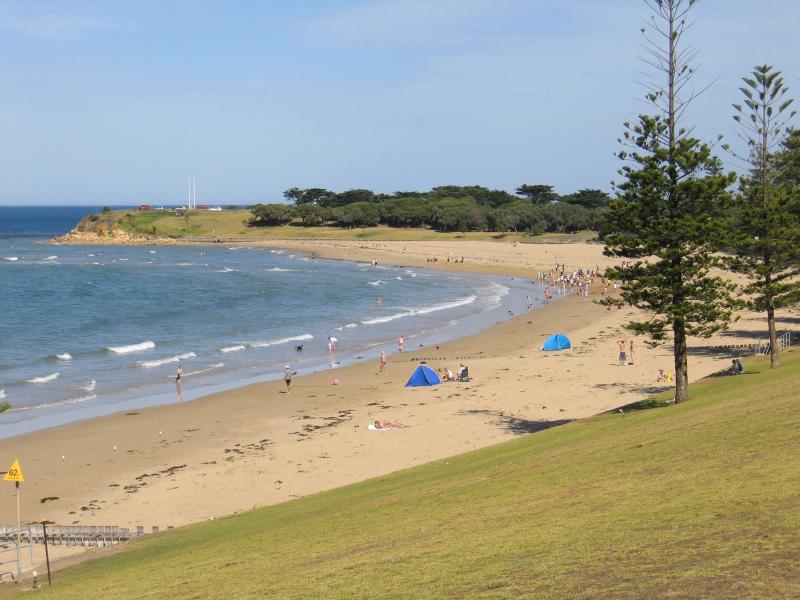 Torquay - Front Beach: View south along coast towards Point Danger