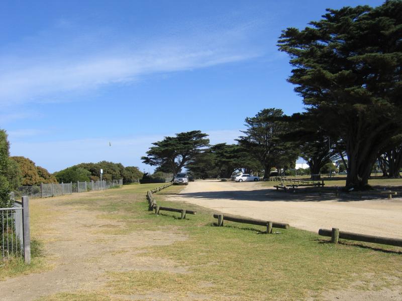 Torquay - Yellow Bluff: Gardens and car park at Yellow Bluff