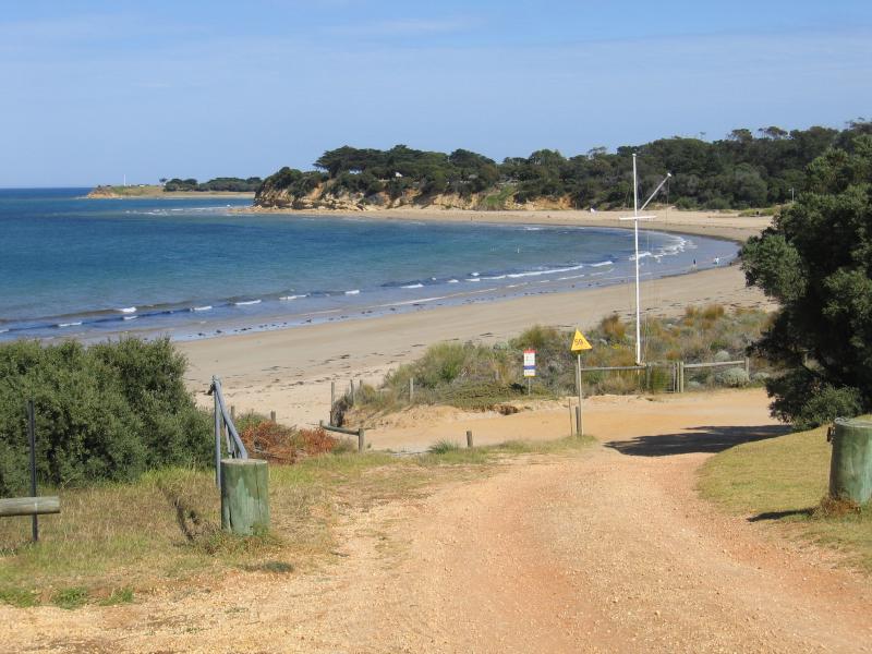 Torquay - Fishermans Beach: View south-west along coast opposite Darian Rd