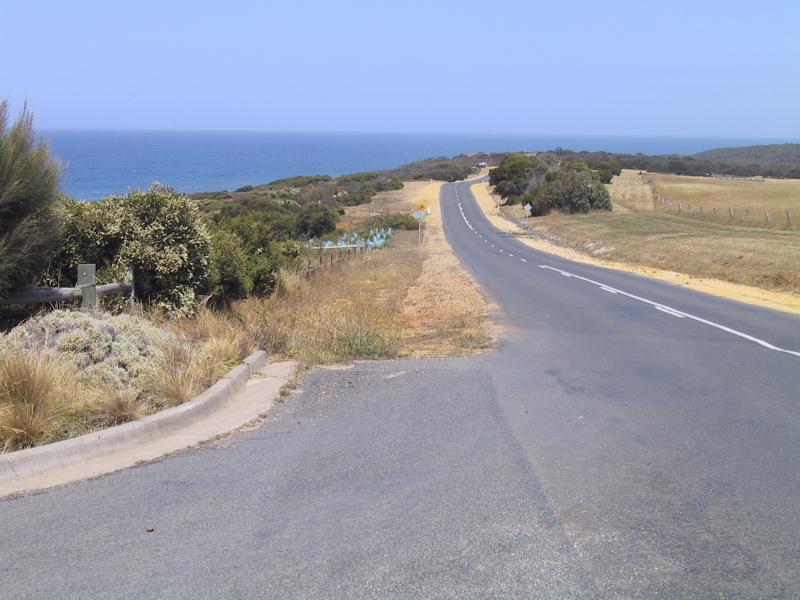 Torquay - Bells Beach: Road along coast