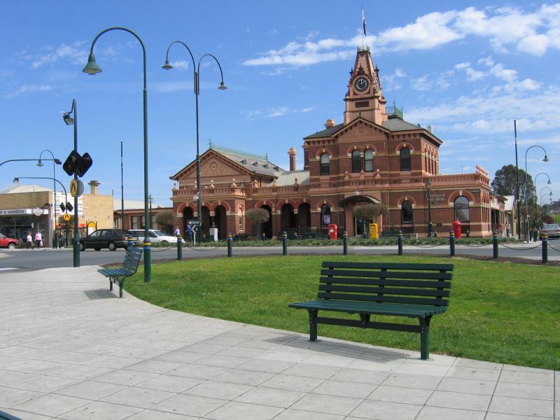 Traralgon - Commercial centre and shops: View west to Post Office from Post Office Pl