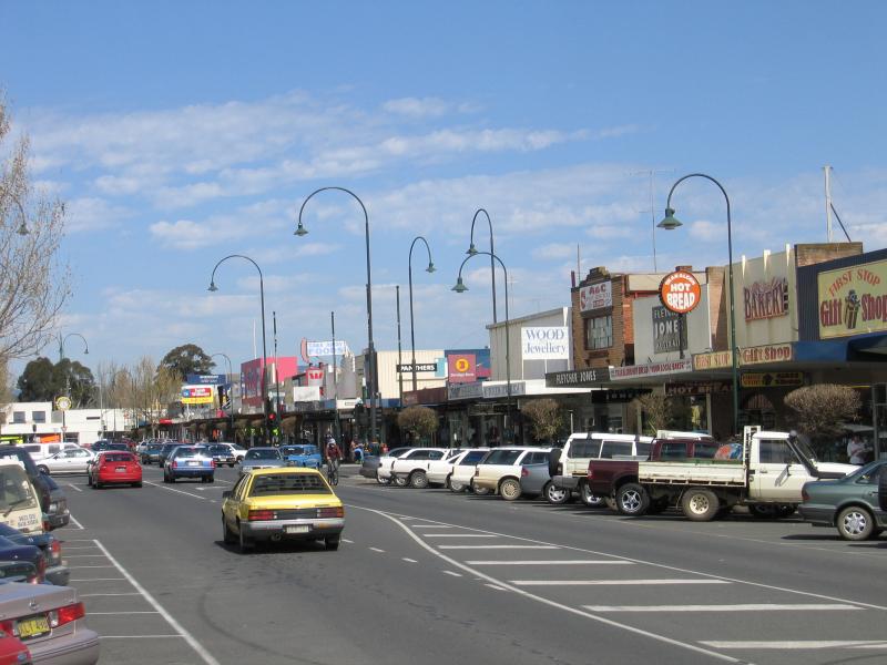 Traralgon - Commercial centre and shops - View south along Franklin St towards Seymour St