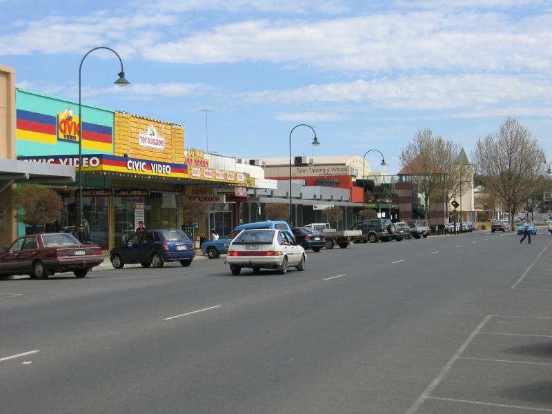 Traralgon - Commercial centre and shops: View west along Hotham St between Franklin St and Church St