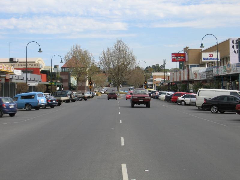 Traralgon - Commercial centre and shops: View west along Hotham St between Franklin St and Church St