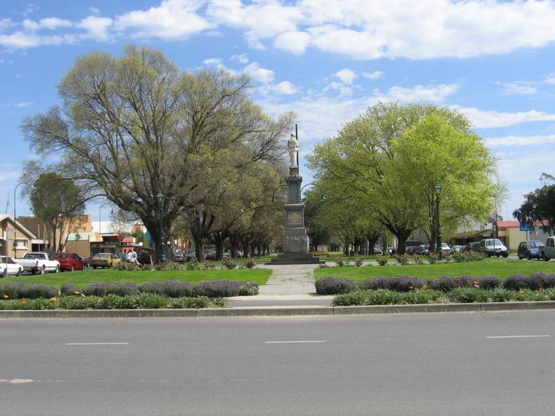 Traralgon - Kay Street area: View west along Kay St at Franklin St