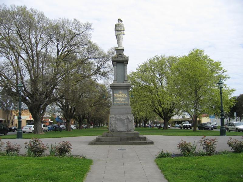 Traralgon - Kay Street area - War memorial, centre of Kay St, view west