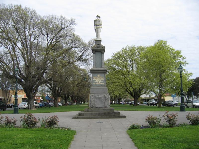 Traralgon - Kay Street area: War memorial, centre of Kay St, view west