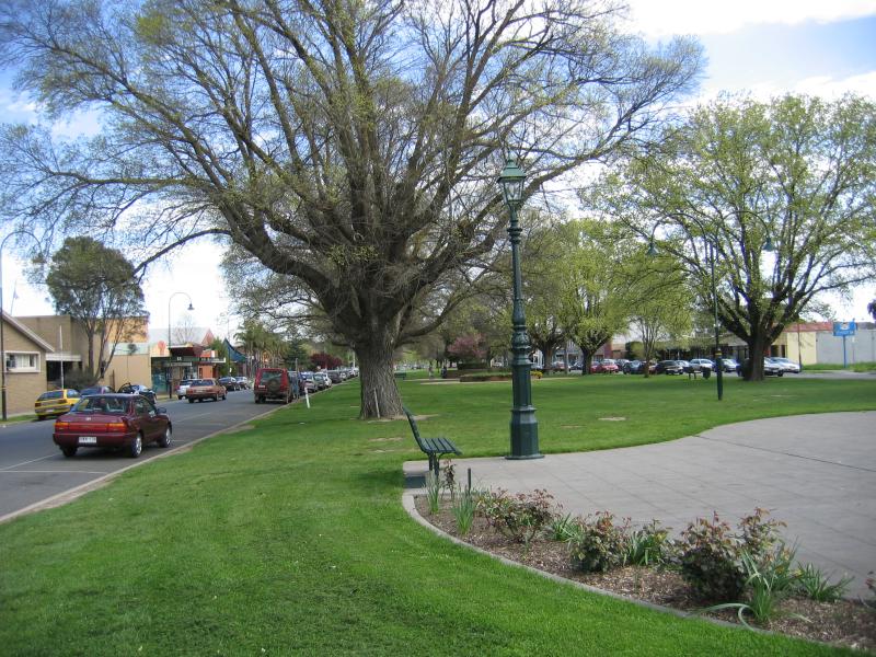 Traralgon - Kay Street area: View west along gardens in centre of Kay St between Franklin St and Church St