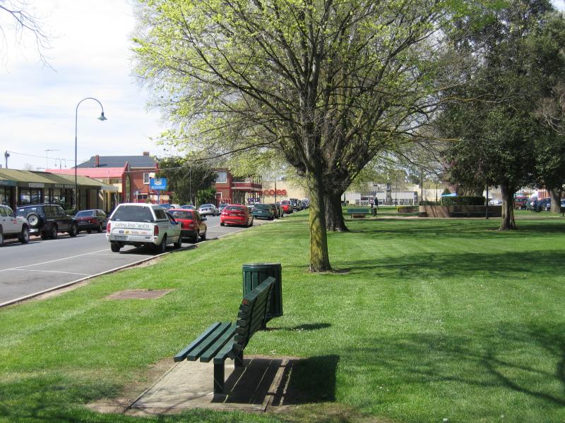 Traralgon - Kay Street area: View east along gardens in centre of Kay St between Franklin St and Church St