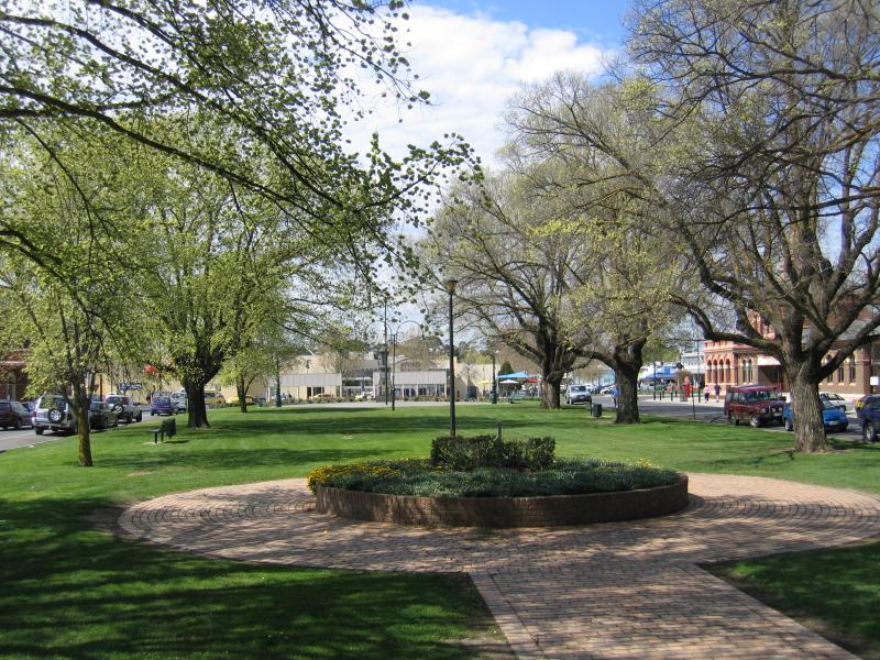 Traralgon - Kay Street area: View east along gardens in centre of Kay St between Franklin St and Church St