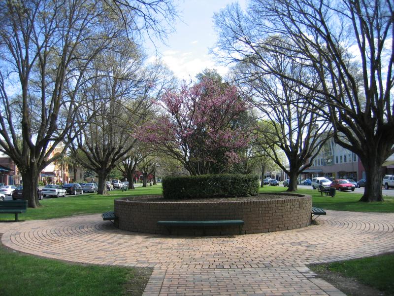 Traralgon - Kay Street area: View west along gardens in centre of Kay St between Franklin St and Church St