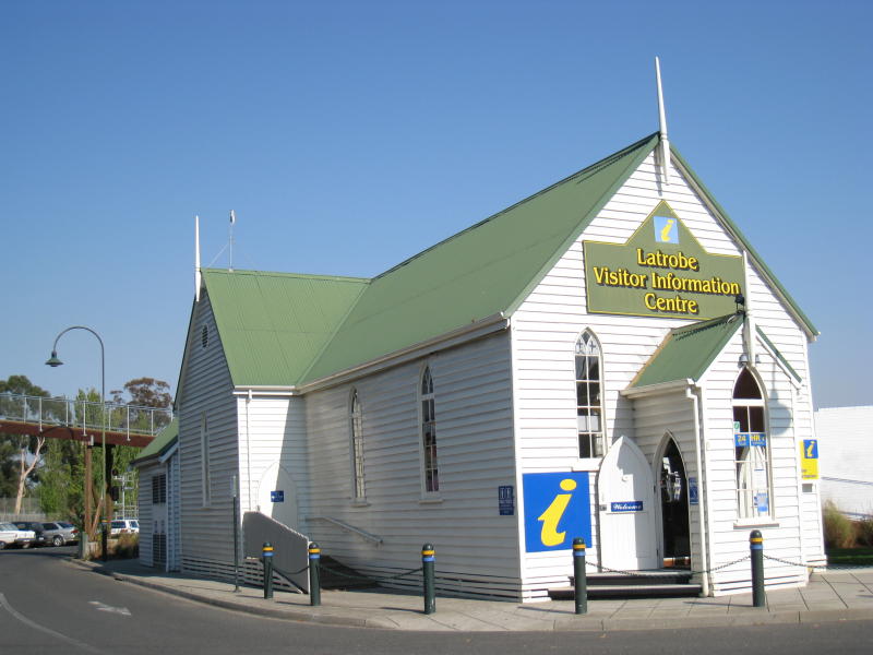 Traralgon - Railway station area, Princes Highway - Latrobe Visitor Information Centre, next to railway station