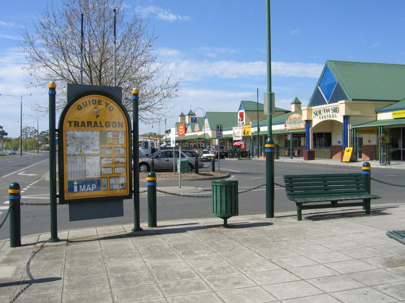 Traralgon - Railway station area, Princes Highway: View east along Princes Hwy in front of railway station