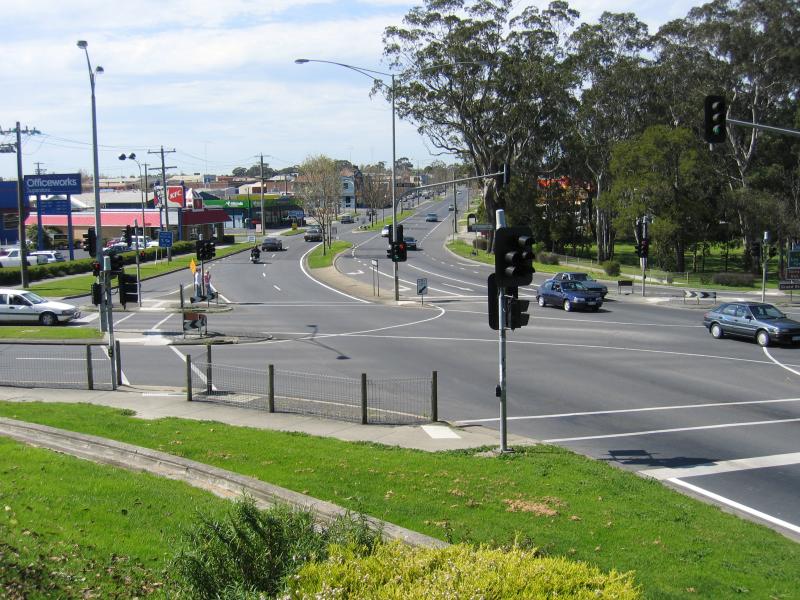 Traralgon - Around town: View east along Princes Hwy towards Breed St