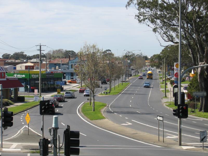 Traralgon - Around town: View east along Princes Hwy at Breed St