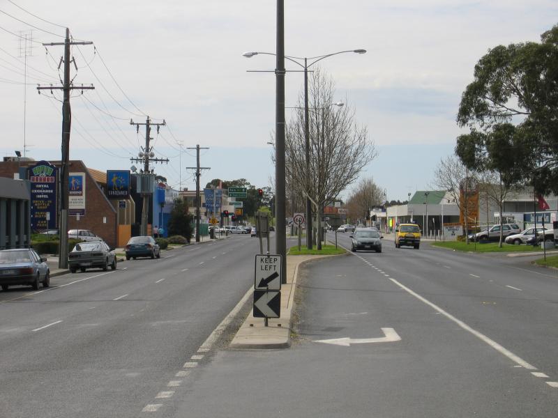 Traralgon - Around town - View east along Princes Hwy at Church St