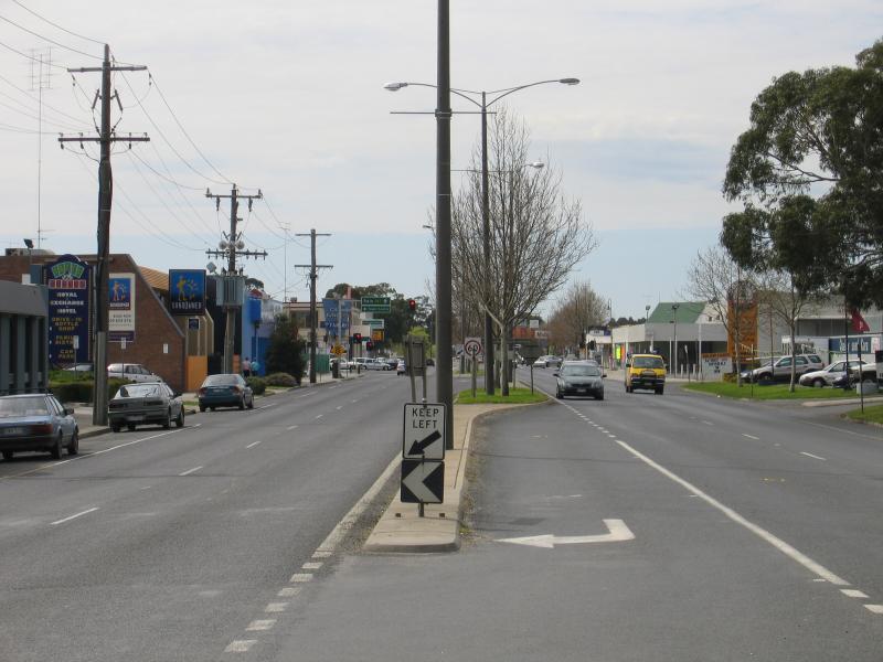 Traralgon - Around town: View east along Princes Hwy at Church St