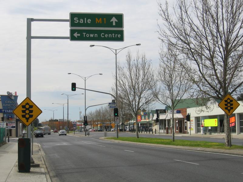 Traralgon - Around town: View east along Princes Hwy towards Franklin St