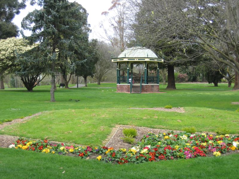 Traralgon - Victory Park and Newman Park - Rotunda