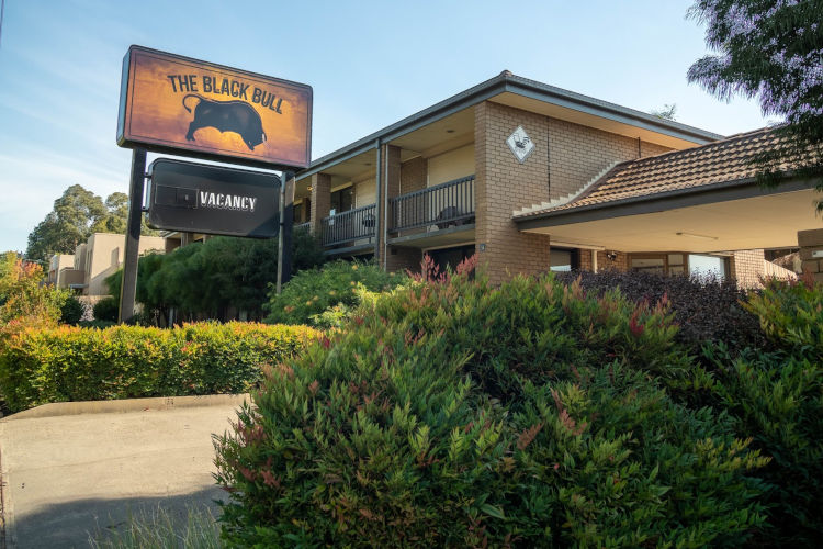The Black Bull Motel, Traralgon