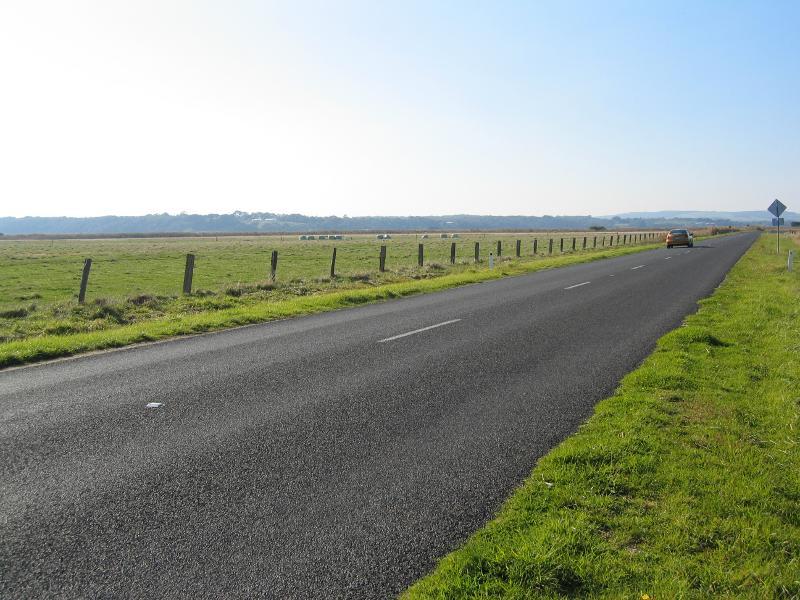 Venus Bay - Evergreen Road, western approach to Venus Bay: View north-east along Evergreen Rd