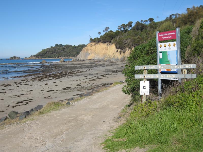 Walkerville - Beach at Walkerville North and Walkerville South: View along beach at southern end of Bayside Dr