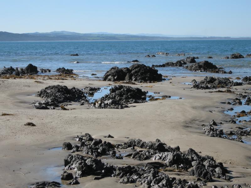 Walkerville - Beach at Walkerville North and Walkerville South: View north-east across Waratah Bay near end of Bayside Dr