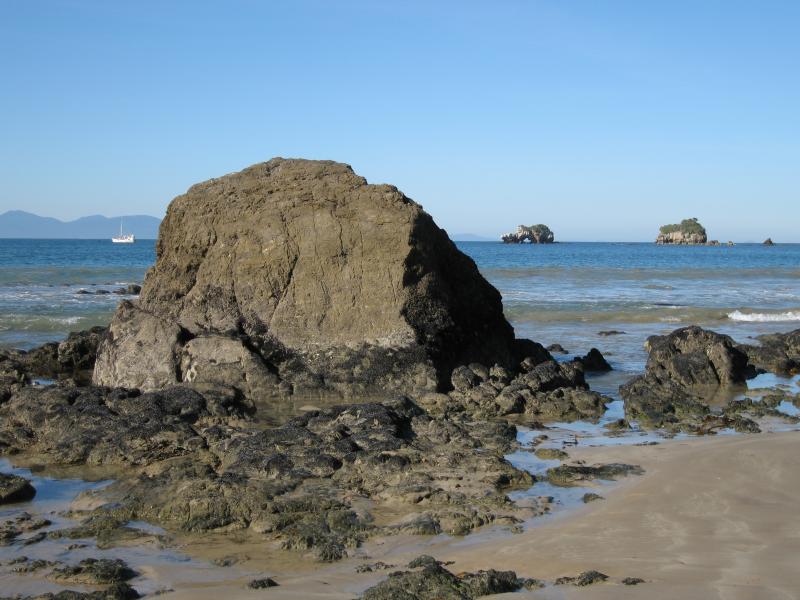 Walkerville - Beach at Walkerville North and Walkerville South: Rock formations on beach