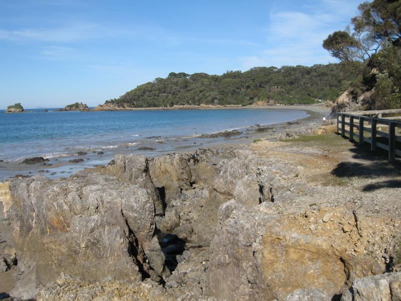Walkerville - Limeburners Walk along cliffs between Walkerville North and Walkerville South: View south along walkway towards Walkerville South