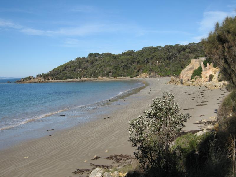 Walkerville - Limeburners Walk along cliffs between Walkerville North and Walkerville South: View south along coast towards lime kiln
