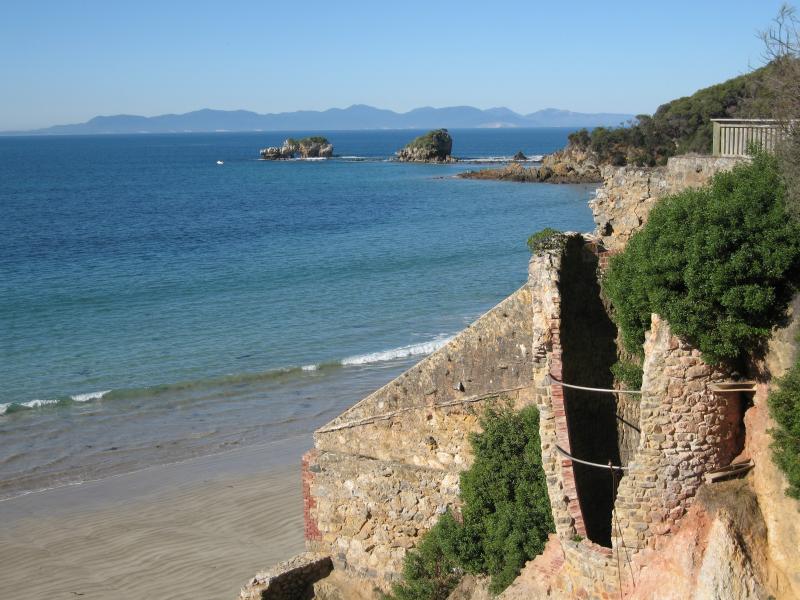 Walkerville - Limeburners Walk along cliffs between Walkerville North and Walkerville South: View across lime kiln towards Arch Rock and Bird Rock