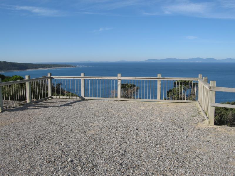 Walkerville - Cape Liptrap and lighthouse: View east from lighthouse