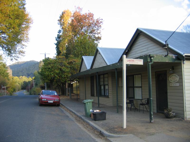 Wandiligong - Shops and commercial centre, Morses Creek Road - The Post House B&B, view south along Morses Creek Rd at Lardis La