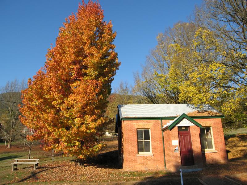 Wandiligong - Northern outskirts of Wandiligong: Public library building, corner Morses Creek Rd and School La