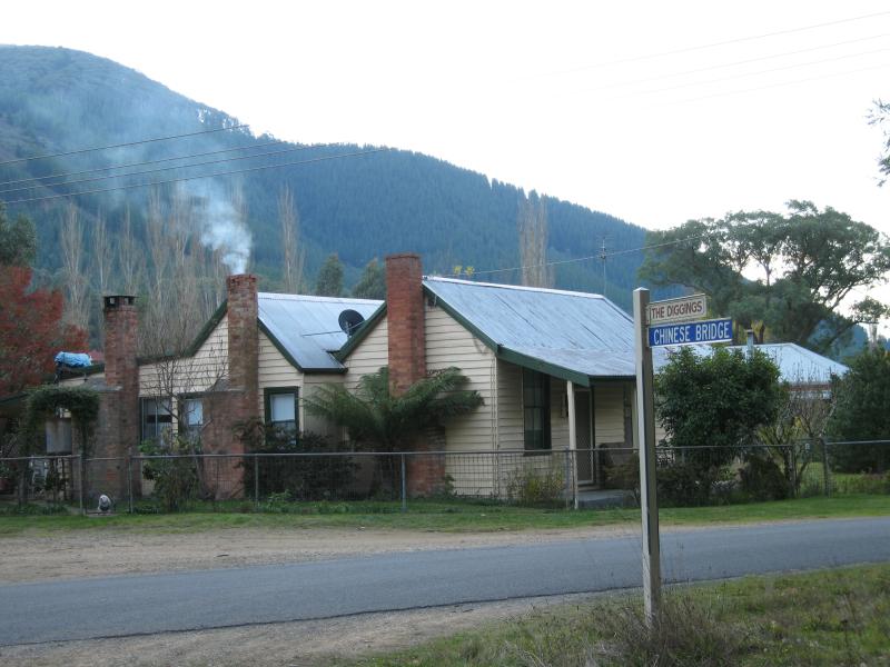 Wandiligong - The Diggings, off Centenary Avenue: Entrance to The Diggings, Centenary Av
