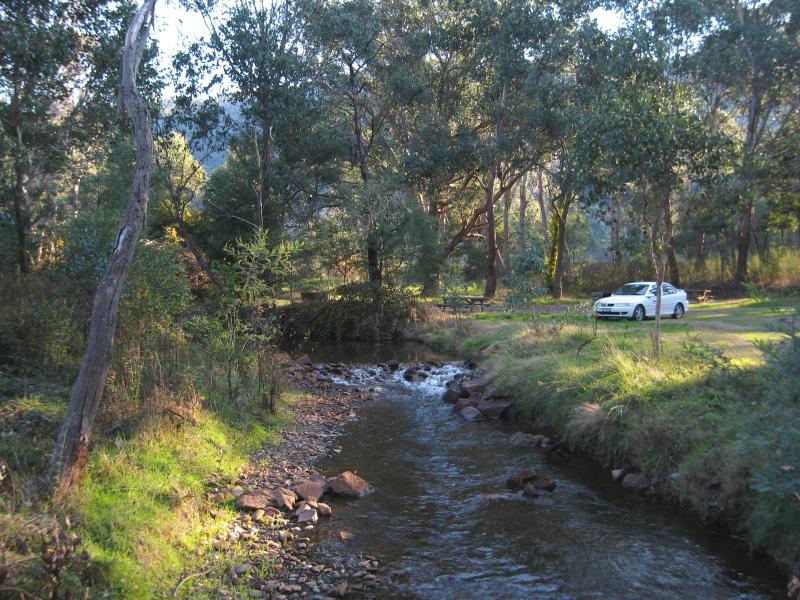 Wandiligong - The Diggings, off Centenary Avenue: View south along Morses Creek at suspension bridge