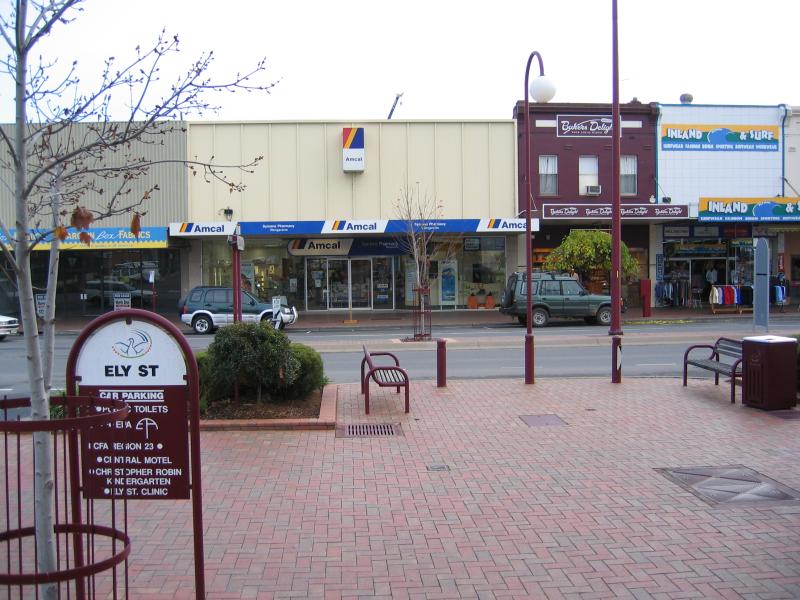 Wangaratta - Commercial centre and shops - View across Murphy St from Eley St