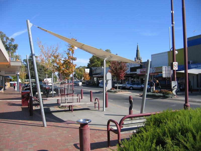 Wangaratta - Commercial centre and shops - View south-west along Murphy St at Ely St