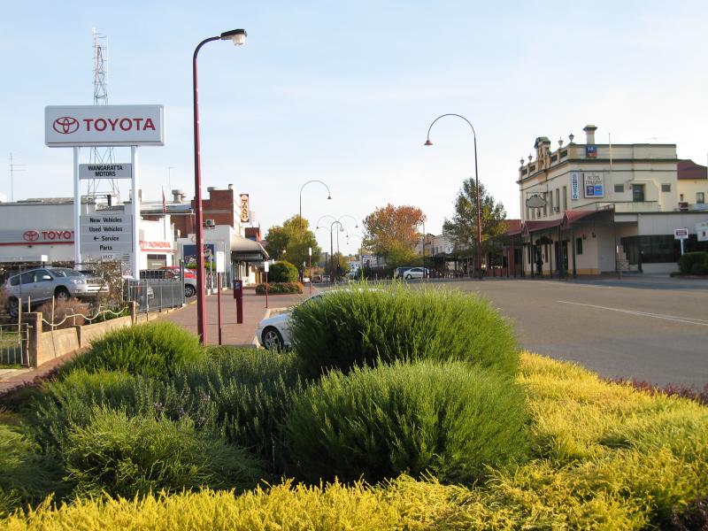 Wangaratta - Commercial centre and shops - View north-west along Reid St at Chisholm St