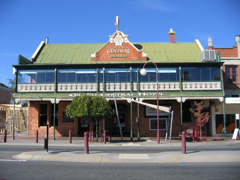 Wangaratta - Commercial centre and shops: Grand Central Hotel, Murphy St