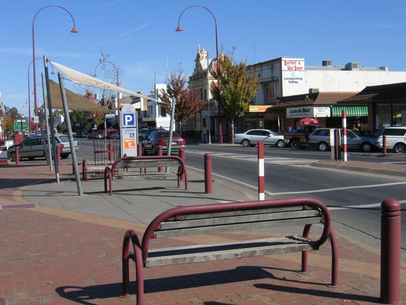 Wangaratta - Commercial centre and shops - View south-west along Murphy St between Faithful St and Reid St