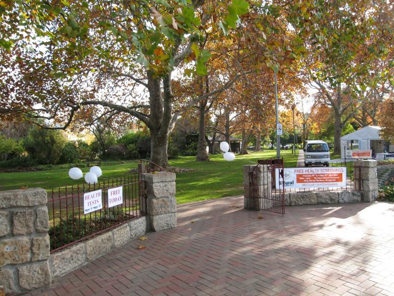 Wangaratta - King George V Memorial Gardens, Ovens Street: Ovens St entrance