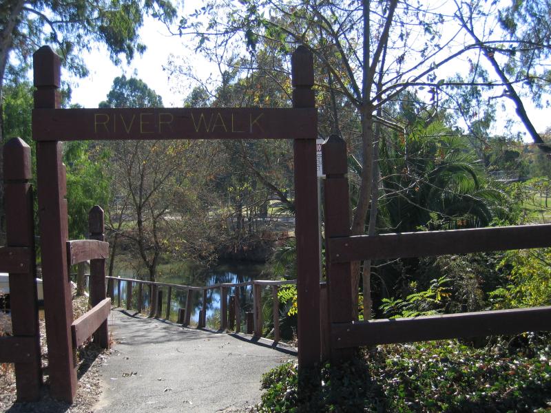 Wangaratta - Ovens River and Apex Park: River Walk, Ovens River at corner of Faithful St and Parfitt Rd