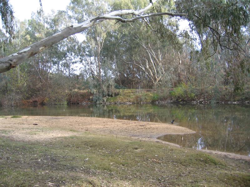 Wangaratta - Sydney Beach at Ovens River, off eastern end of Ovens Street: Beach