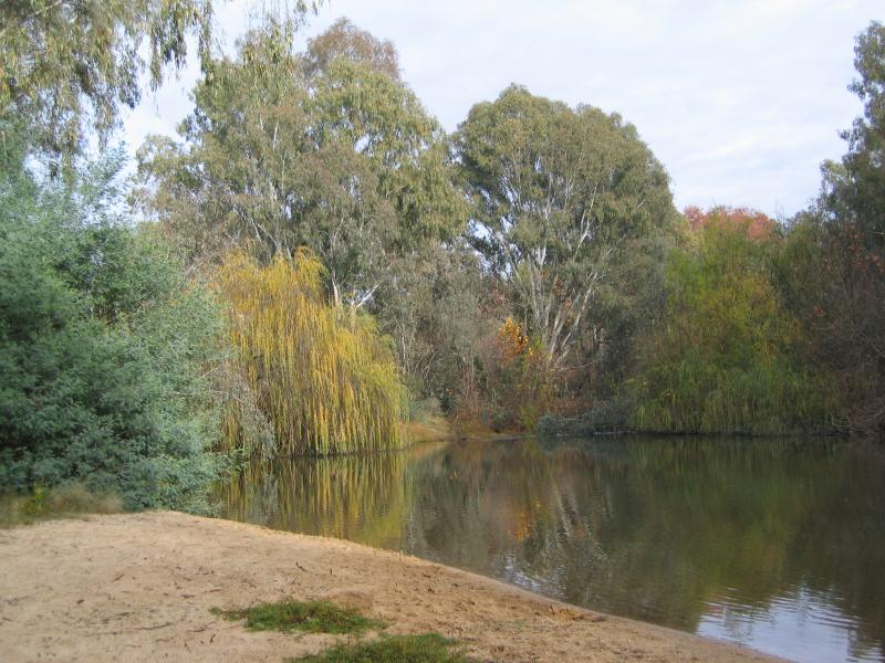 Wangaratta - Sydney Beach at Ovens River, off eastern end of Ovens Street: Beach