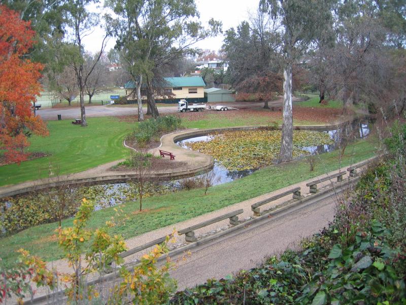 Wangaratta - Merriwa Park: View down into Merriwa Park from Ryley St