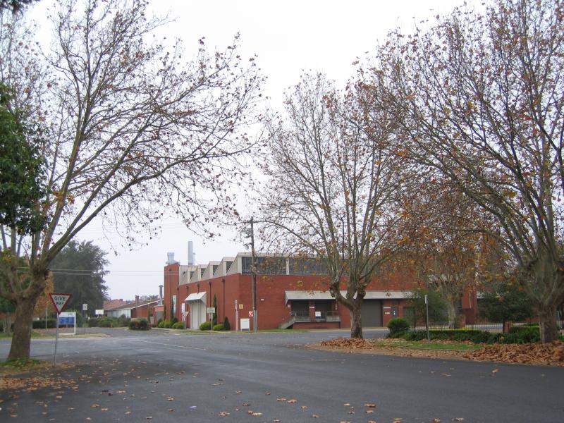 Wangaratta - Around town - TAFE College, view north along Mackay St at Cusack St